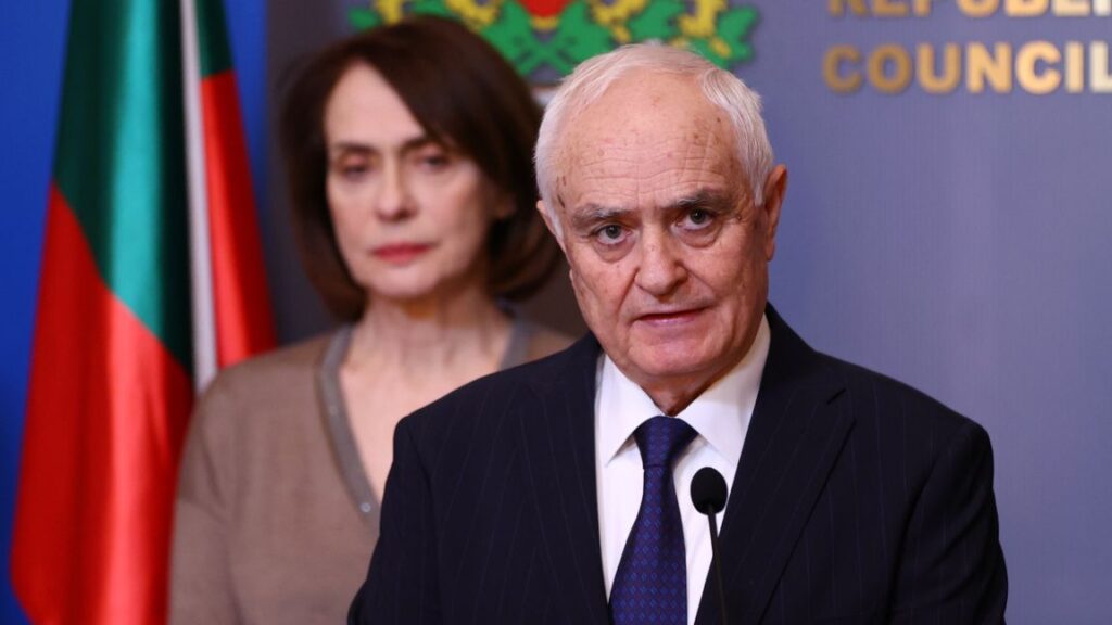Министърът на отбраната
