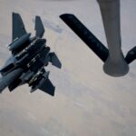 Американски самолет цистерна KC-135 във въздуха, илюстративна снимка към решението за авиобаза Безмер
