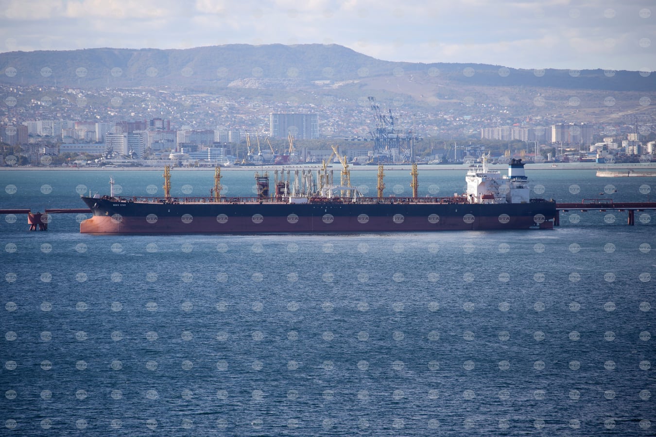 петролен танкер в Черно море към новина за атаката срещу Скирос