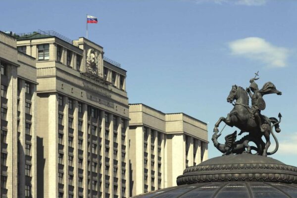Сградата на Държавната дума в Москва по време на парламентарните избори в Русия