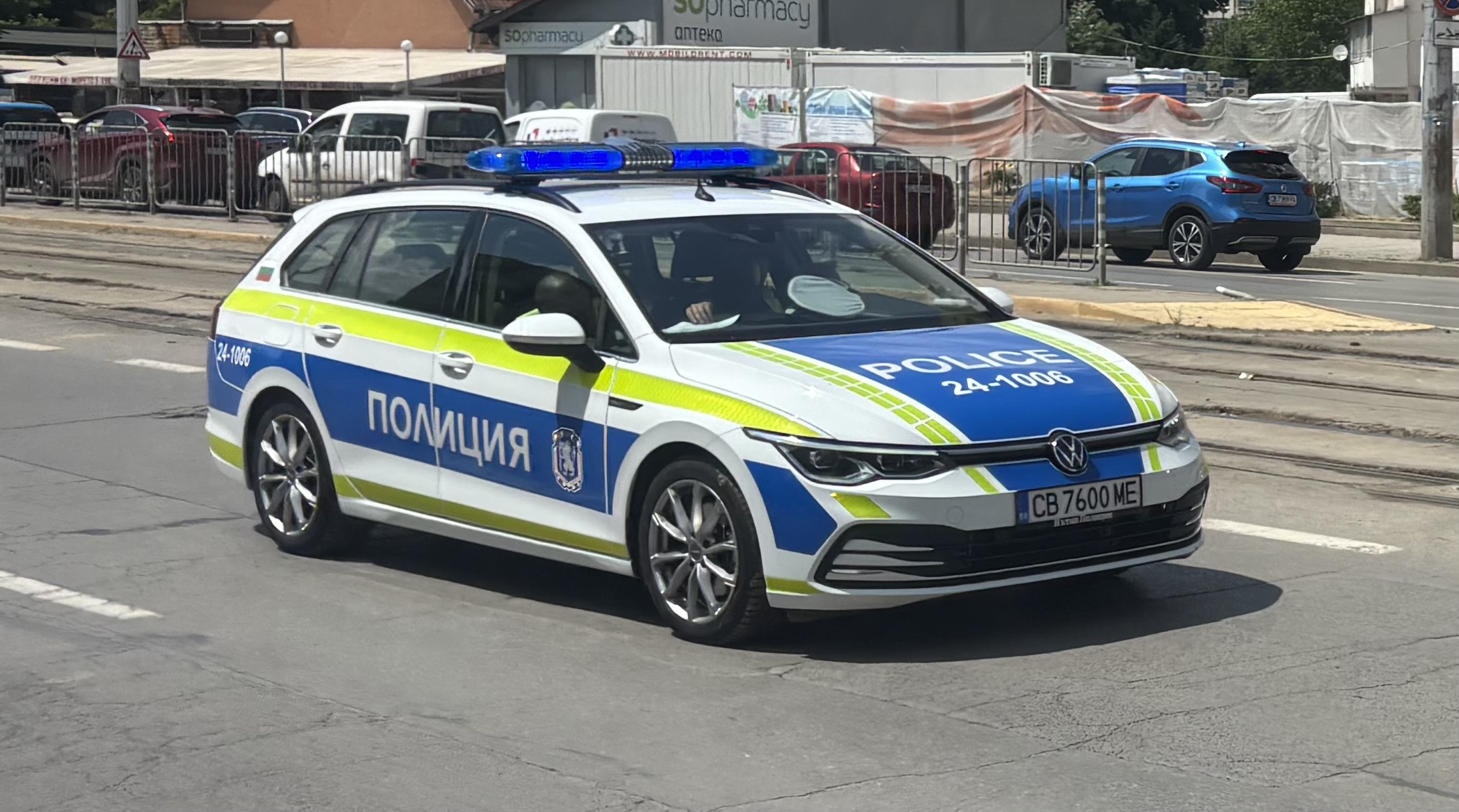 Полицейски автомобил в София при акция срещу разпространение на фентанил