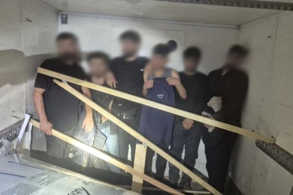 микробус с тайник при акция на Гранична полиция на българо-гръцката граница