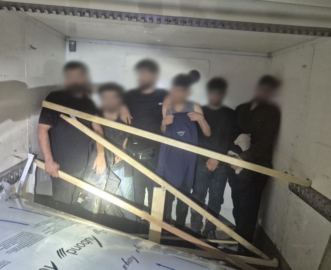 микробус с тайник при акция на Гранична полиция на българо-гръцката граница