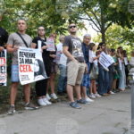 граждани пред посолството на Северна Македония в подкрепа на Ива Михайлова