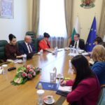 Лили Иванова на сцена по време на концерт