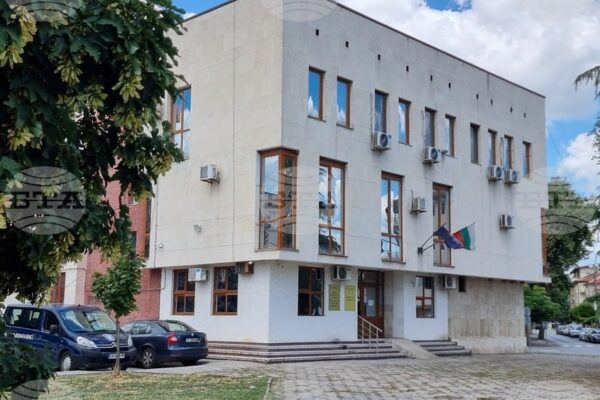 съдебна сграда към новина за грабеж в хранителен магазин в Любимец
