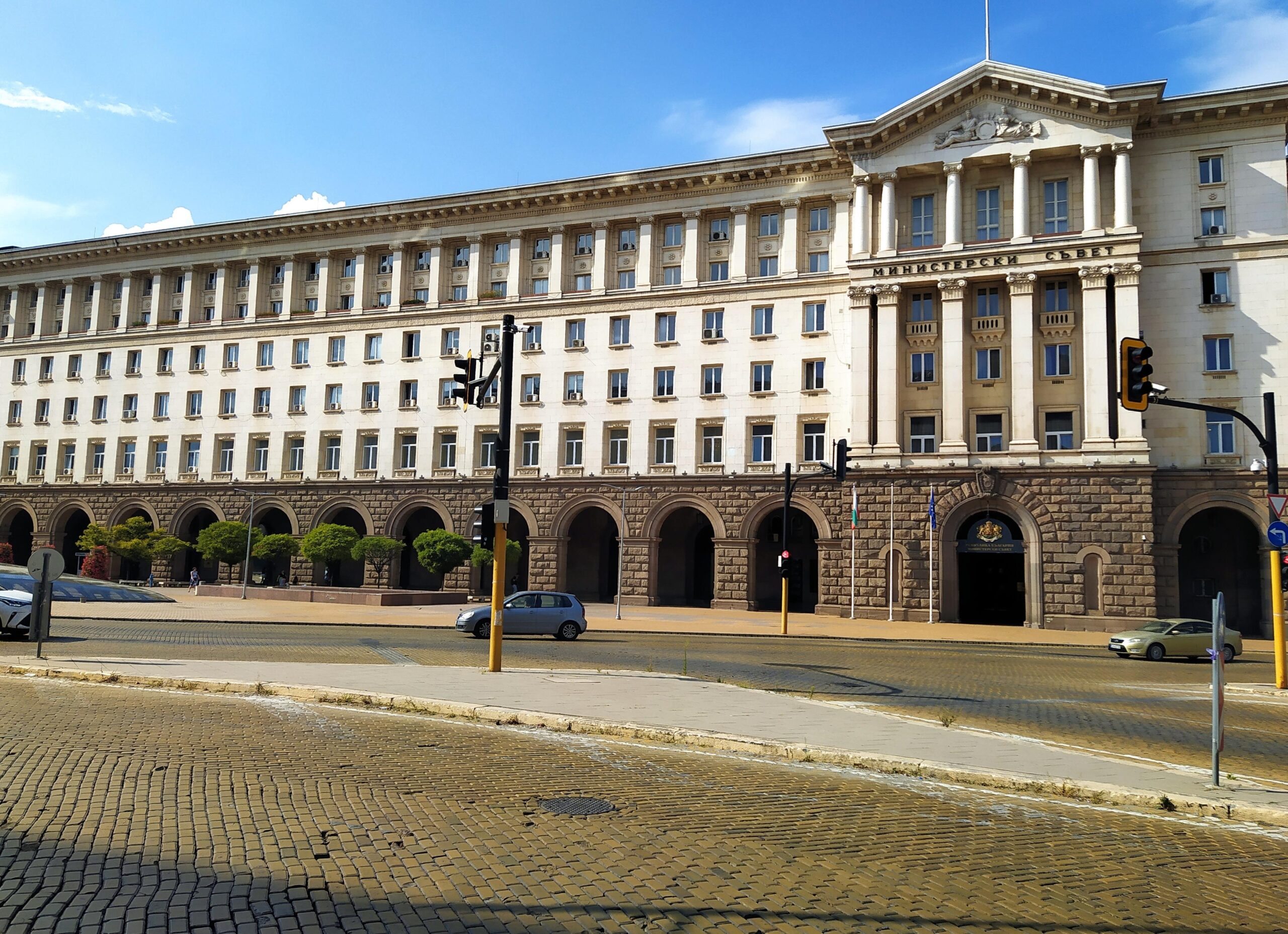 Сградата на Министерския съвет в София при новина за протест срещу правителството