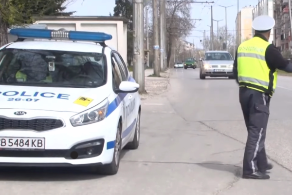 Автомобил на Пътна полиция при новина за тежки катастрофи в България