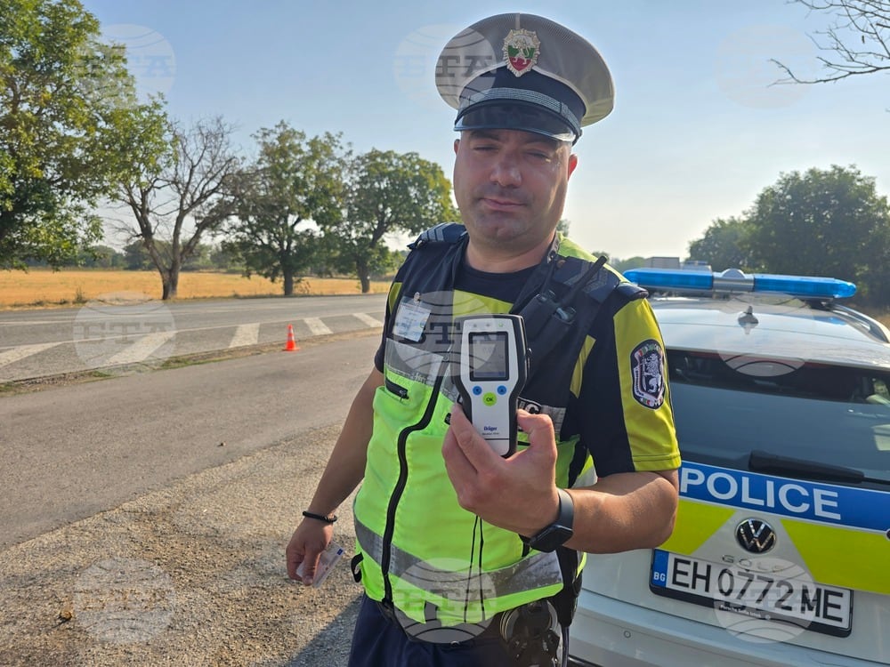 полицейски автомобил към новина за проверки на МВР по пътищата