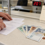 Левове и евро на гише за обмяна преди крайния срок 30 юни 2026 г.