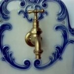 Капеща чешма като илюстрация към проблеми с водопровода в село Ореш