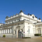 Сградата на Народното събрание в София преди обсъждане на бюджетите за 2026 година