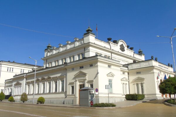 Сградата на Народното събрание в София преди обсъждане на бюджетите за 2026 година