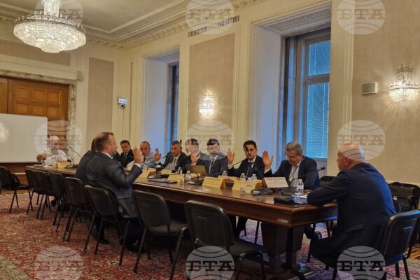 заседание на комисия в Народното събрание за правото на поправка на уреди