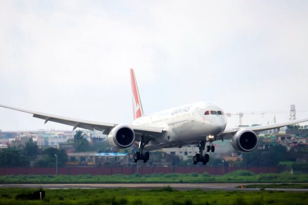 Самолет Boeing 787-9 на Qantas при кацане