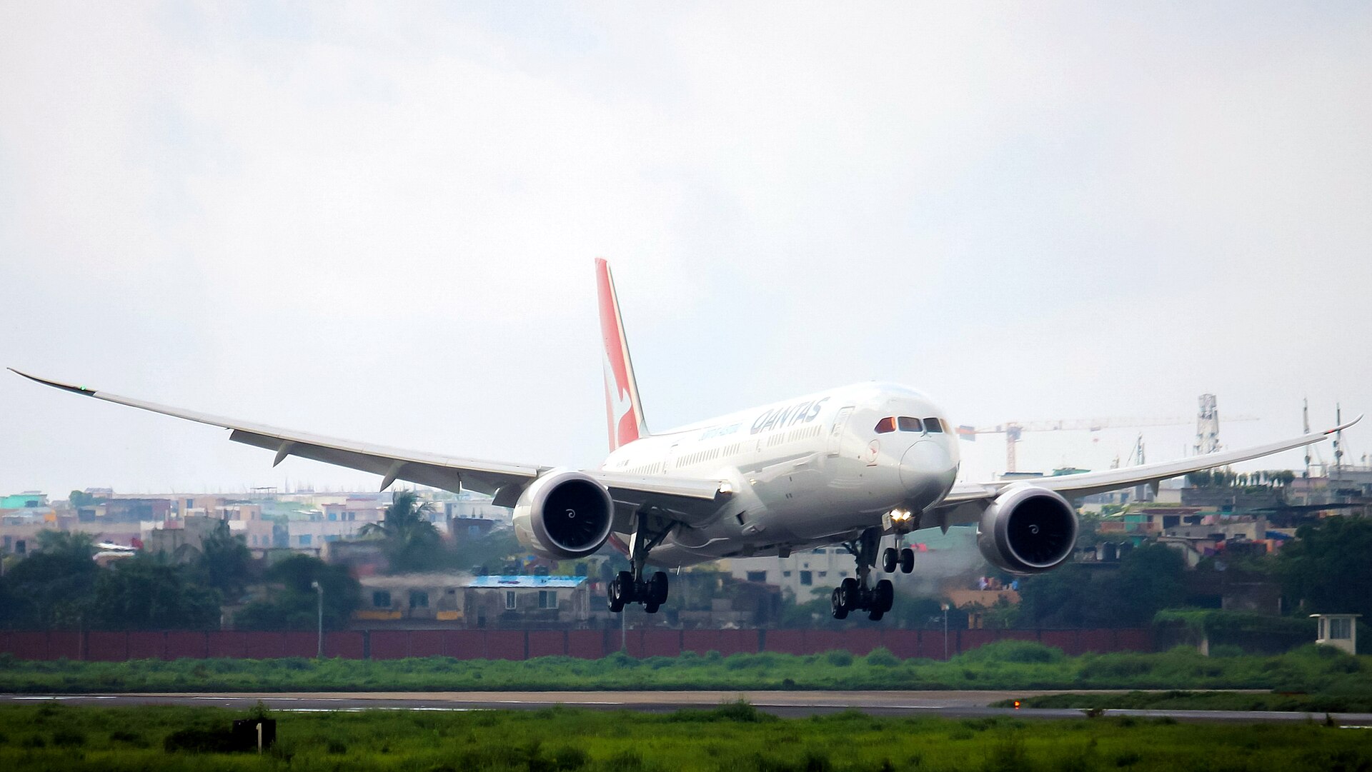Самолет Boeing 787-9 на Qantas при кацане
