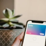 Приложение Revolut на смартфон – илюстрация към техническия срив на 20 октомври 2026 г.