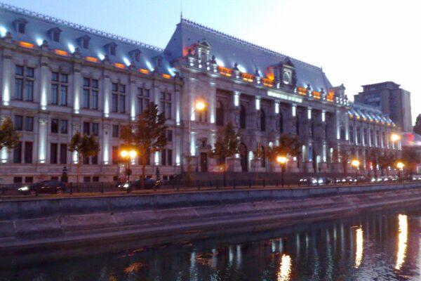 Съдебна сграда в Букурещ при новина за корупционно разследване в Румъния