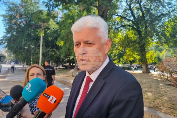 военен самолет към новина за американски самолети цистерни и базата Безмер