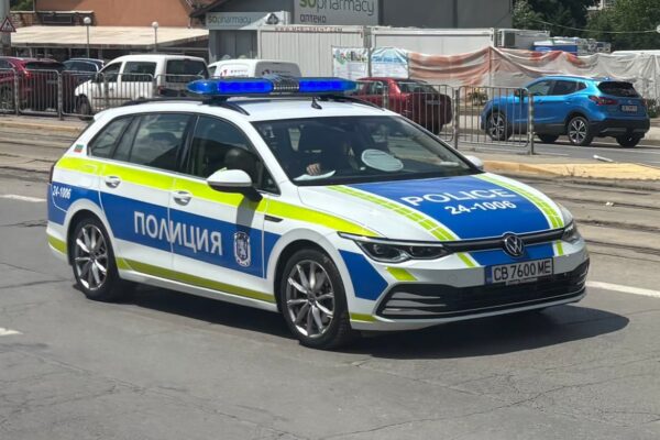 полицейски автомобил в София към новина за акции на СДВР срещу наркотици