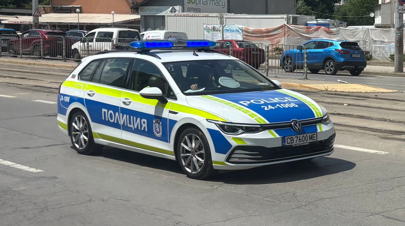 полицейски автомобил в София към новина за акции на СДВР срещу наркотици