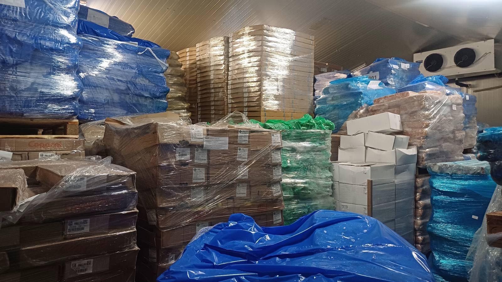 служители на СДВР при проверка на хладилна база край село Подгумер