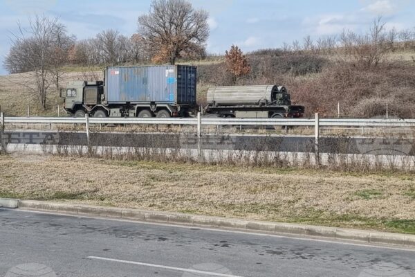 Военна техника се придвижва по пътната мрежа в България