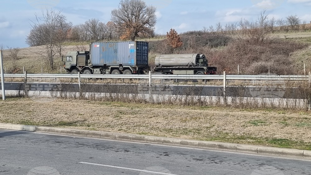 Военна техника се придвижва по пътната мрежа в България