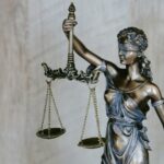 съдебна зала и документи към новина за ВСС Теодора Георгиева и връщане като съдия
