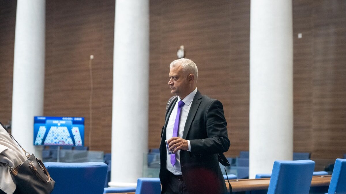 Емил Дечев